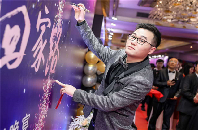 【高光“疫”事】勇敢逆行的特殊“网约车”——利来w6690后，用信念打通生命运输线